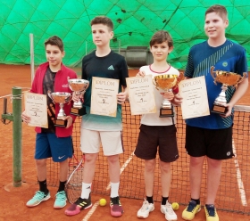 Štvorhra, zľava: Chren, Halahija, Mikuláš, Macháč